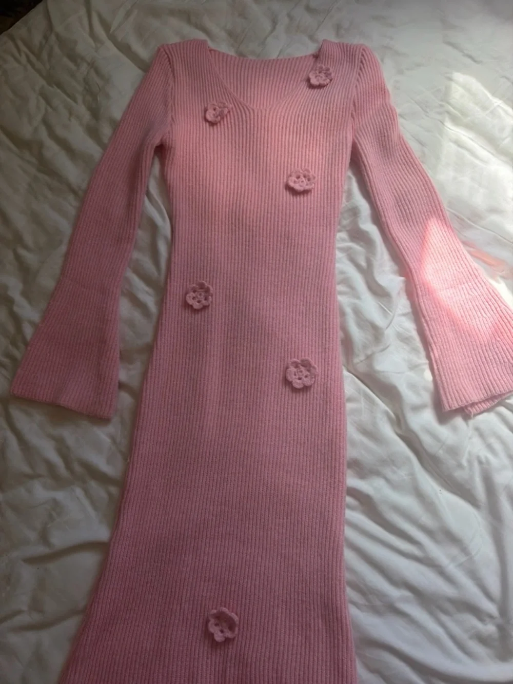Women’s Pink Ribbed V‑Neck Sweater with Crochet Flower Details